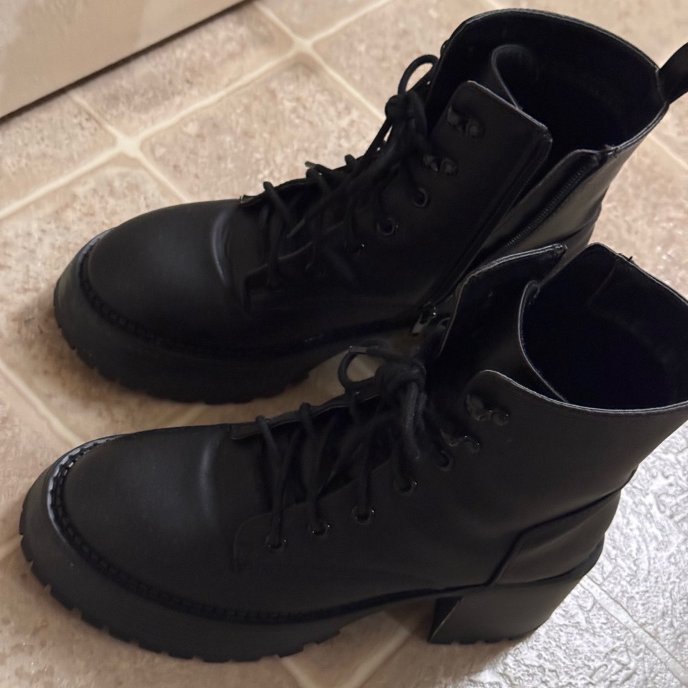 Black Women's Ankle Boots Madden Girl combat boots size 7 black